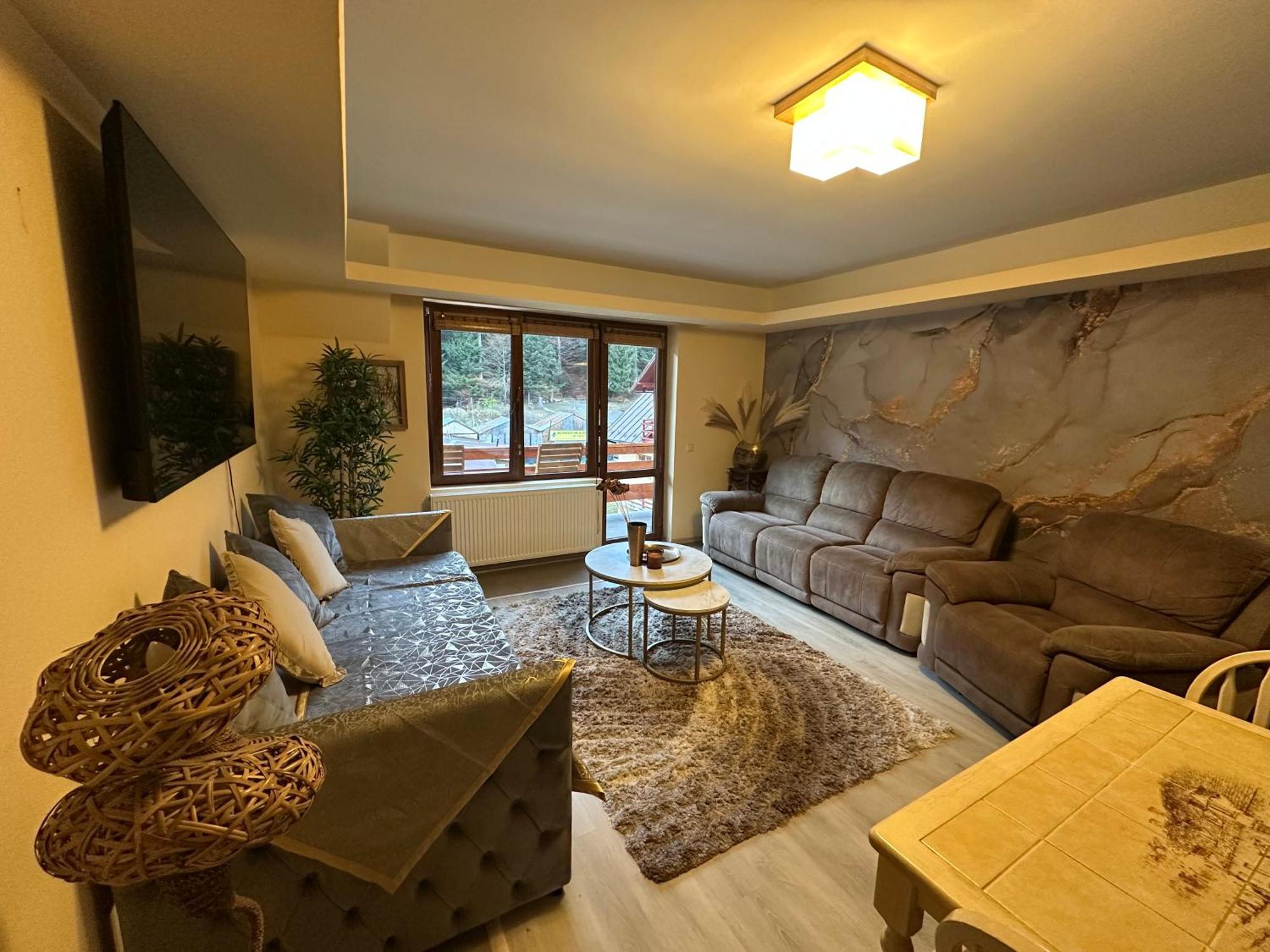 Alsama Zurqa Lägenhet Buşteni Exteriör bild